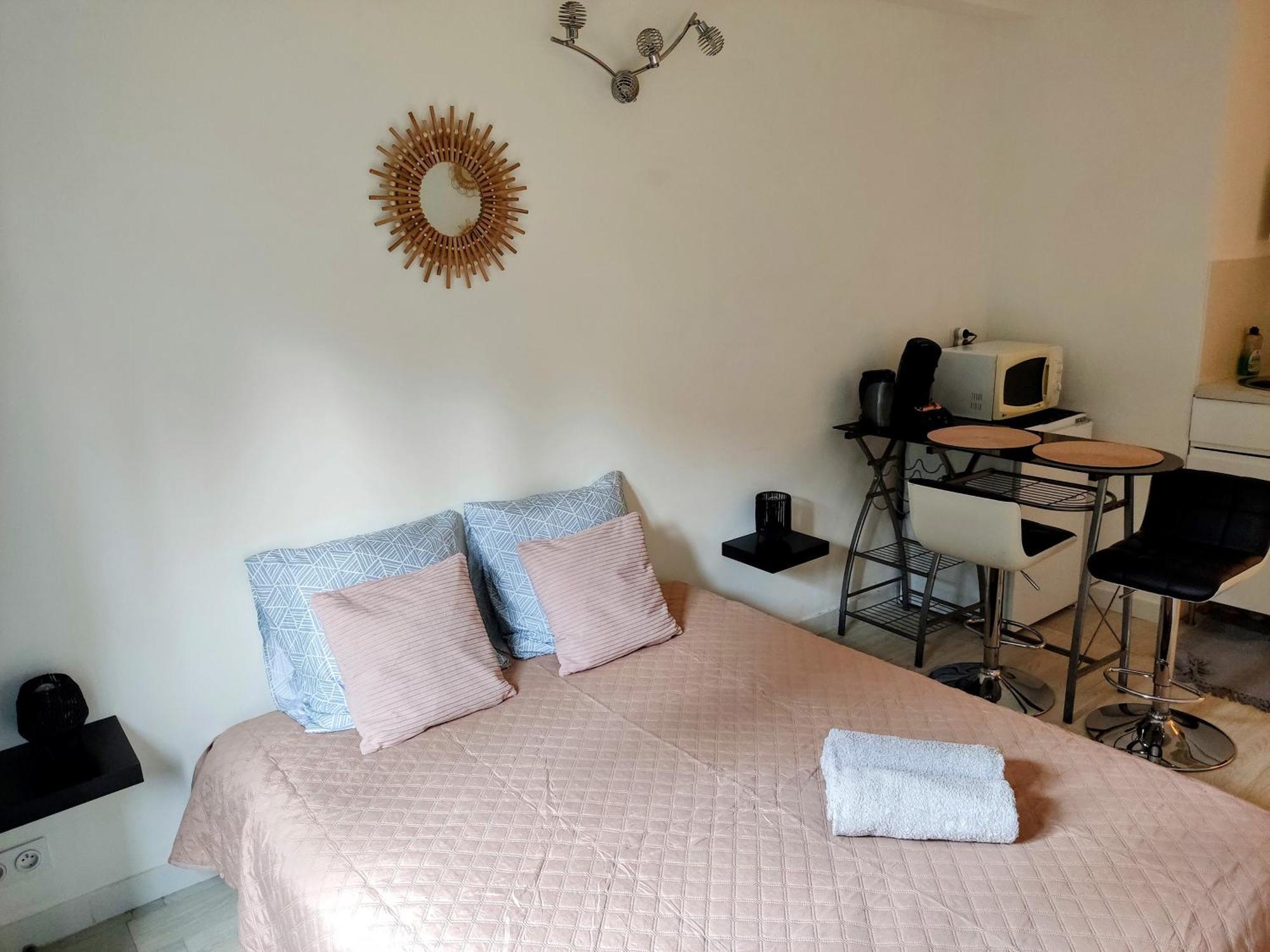 Provencal-Style Apartment เอ็ก-ซอง-โพรวองซ์ ภายนอก รูปภาพ